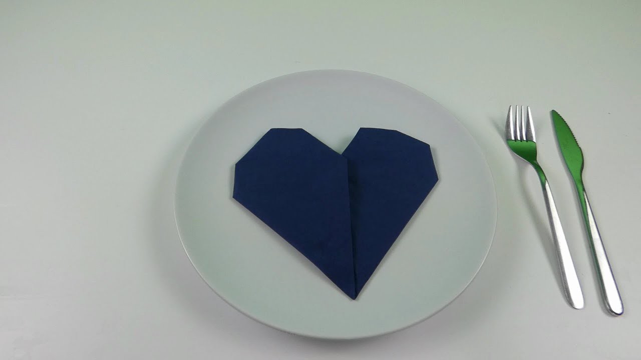 Herz Servietten falten – Anleitung. Papierservietten einfach und schnell falten für Weinachten DIY