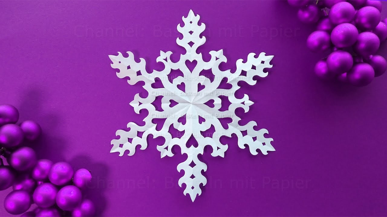 Schneeflocken basteln mit Papier ❄️ Deko für Winter oder Weihnachten selber machen - Bastelideen