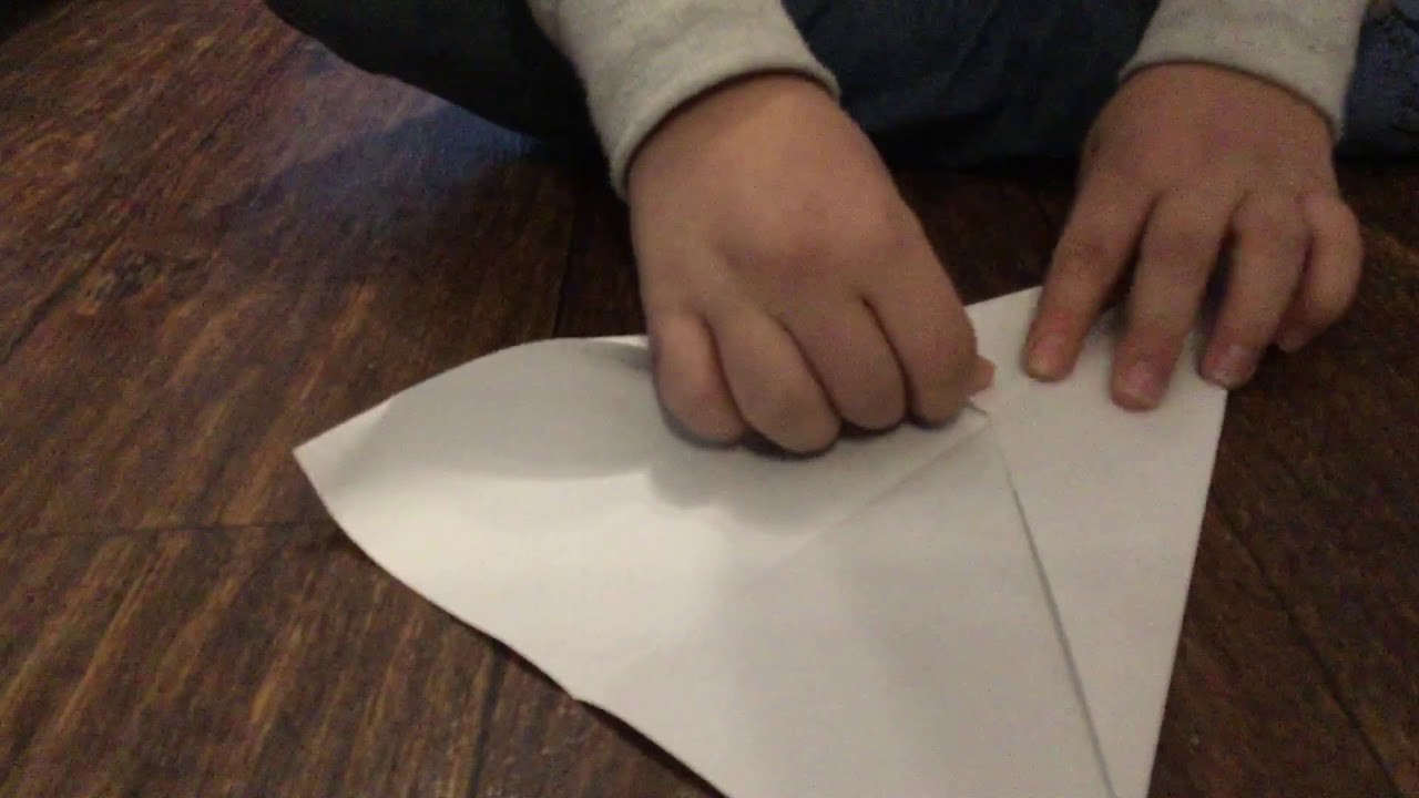 Wie ihr einen perfekten Papierflieger bastelt