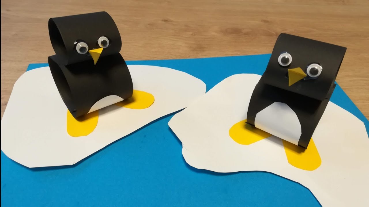 Winter. Basteln mit Kindern: süßer 3D-Pinguin treibt auf einer Eisscholle