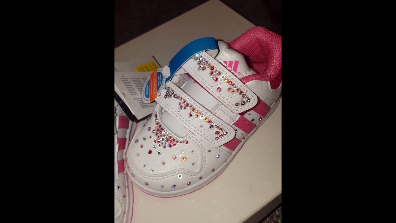 Babyschuhe mit Swarovski von mir geschmückt