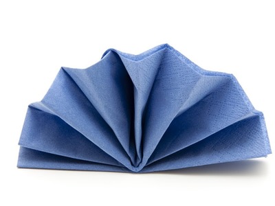 Servietten falten Fächer - Papierservietten falten ✔ Stoffservietten falten ✔