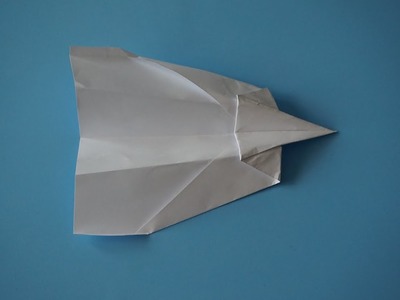 Tutorial: Wie faltet man einen fortgeschrittenen Papierflieger?