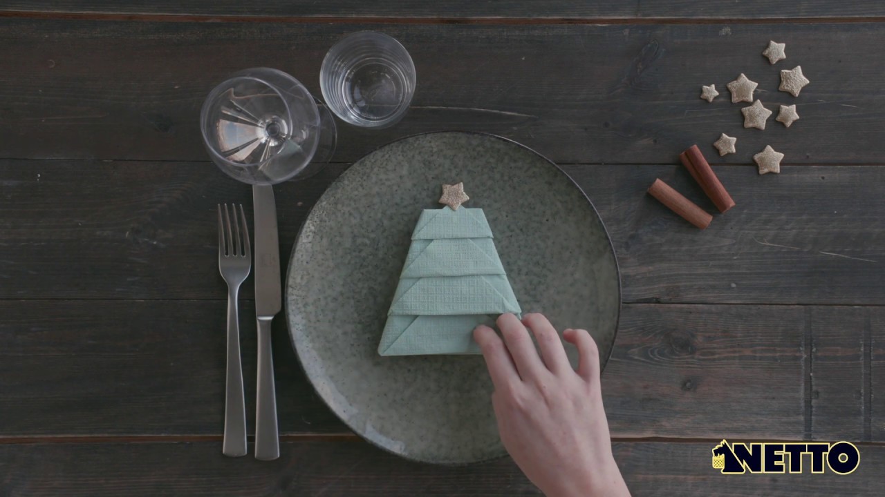 Weihnachts-Servietten falten: Tannenbaum