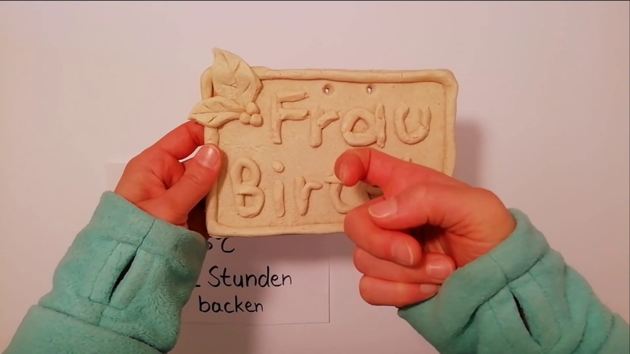 Mit Salzteig arbeiten - ein Schild aus Salzteig gestalten