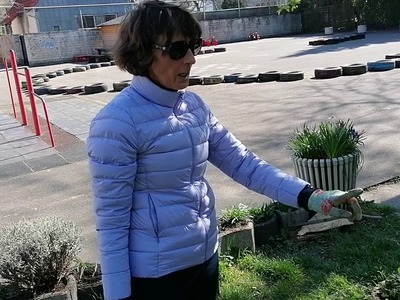 Schulgartenführung mit Frau Czachorowska