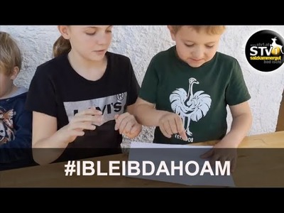 #IBLEIBDAHOAM: Felix bastelt einen Papierflieger! Elli und Emil schauen zu ;-) .  www.stv1.at