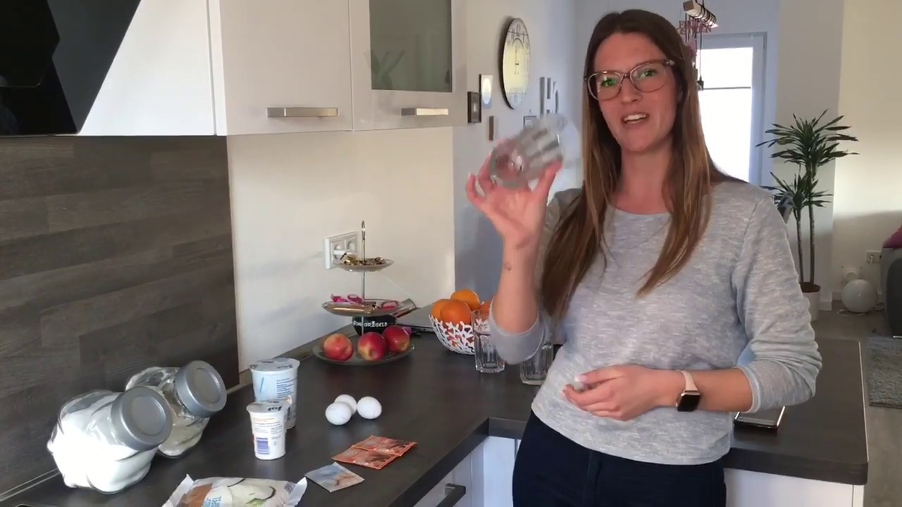 Kita Zauberwind Michelle backt einen Buttermich-Kokos-Kuchen