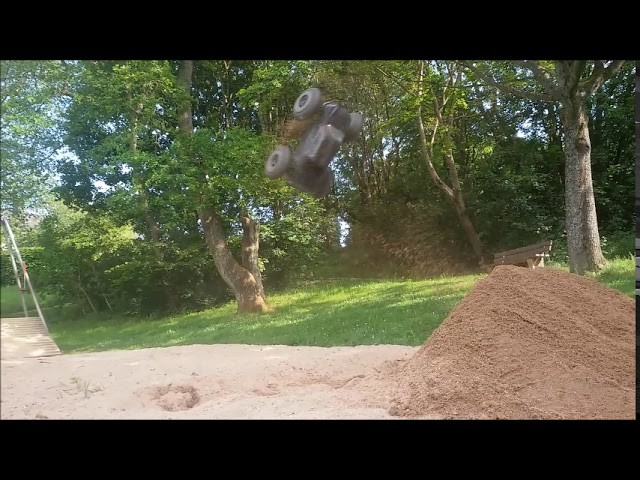 Wir bleiben zu Hause Kindergarten Video 30 Quizfrage: "Was fliegt da durch die Luft?"