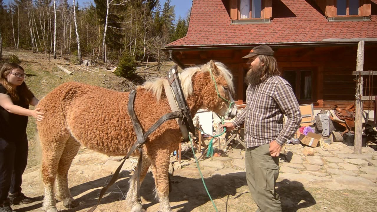 Frauen schlagen an Ostern - Tschechische Ostertraditionen