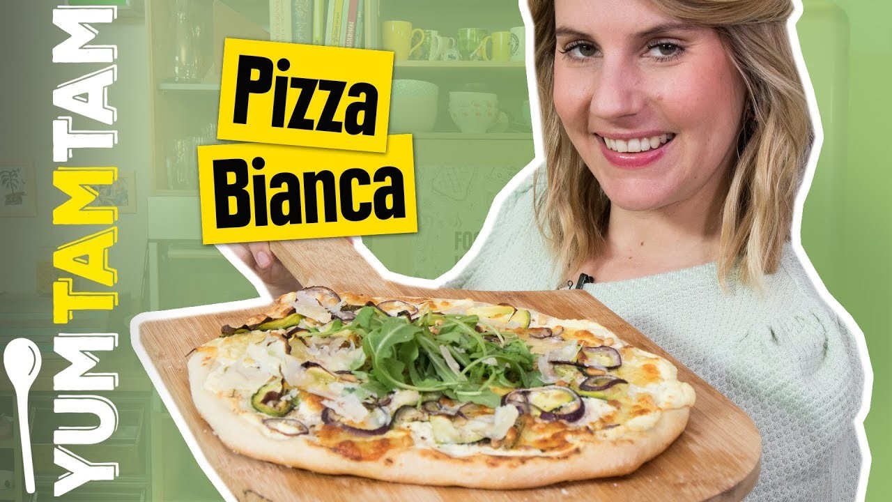 Pizza Bianca. Weiße Pizza mit Ricotta, Zucchini, Pinienkernen & Mozzarella. #yumtamtam