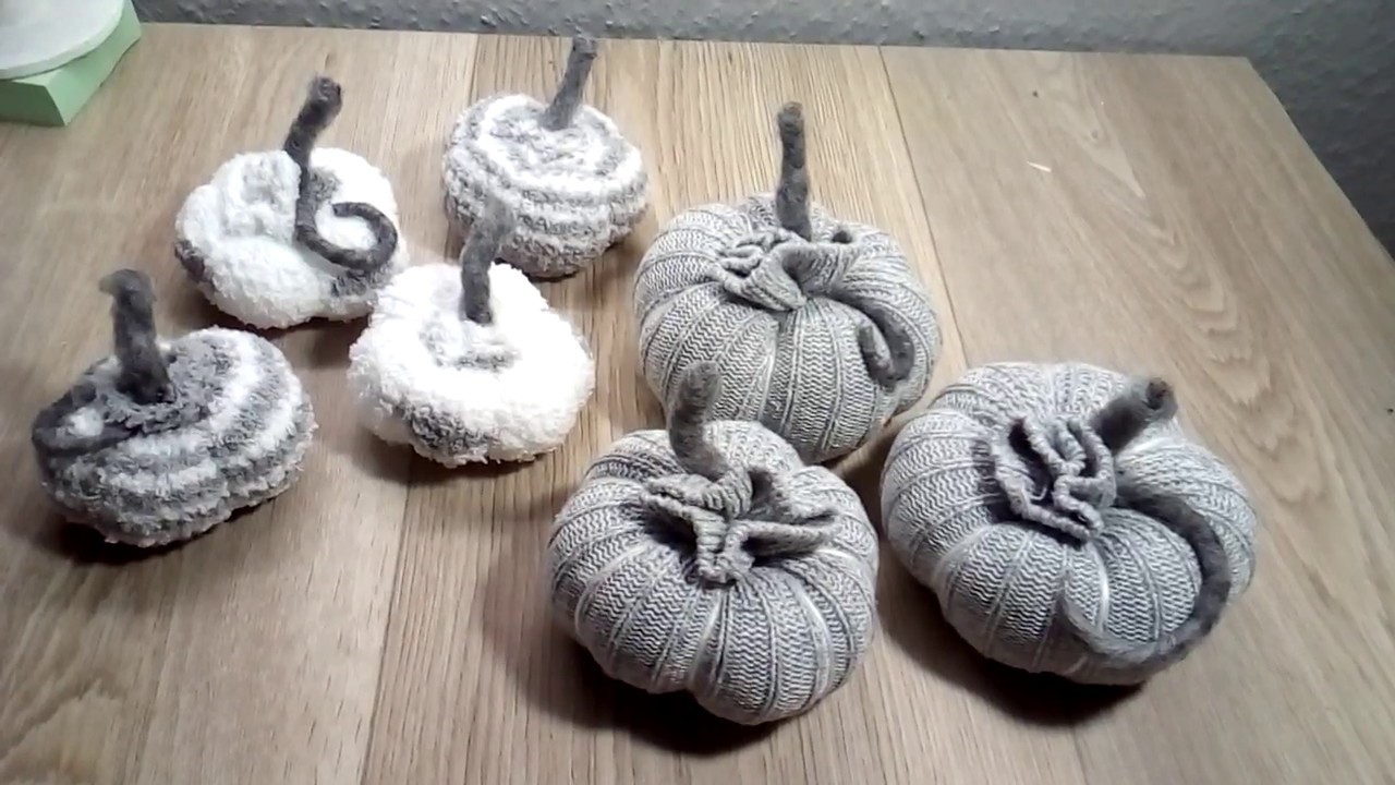DIY Herbstdeko Kürbisse aus Socken