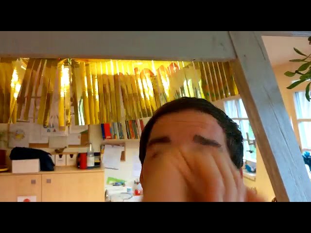 Papierflieger basteln mit Christian