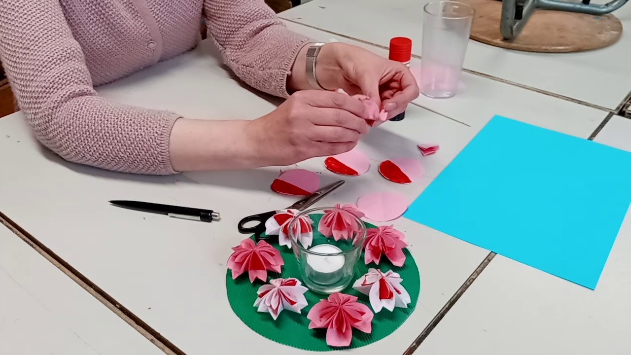 Nina bastelt Blumendeko