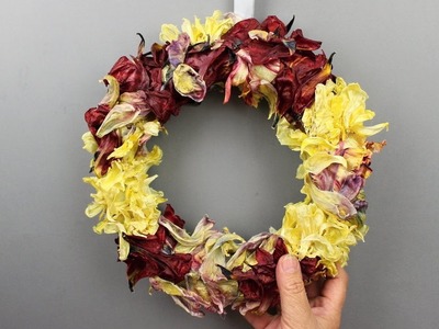 Sommerkranz, Wand oder Türkranz mit getrockneten Blütenblätter von der Tulpe selber machen