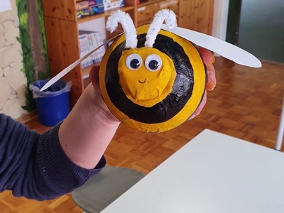 Biene in Papiercaché-Technik