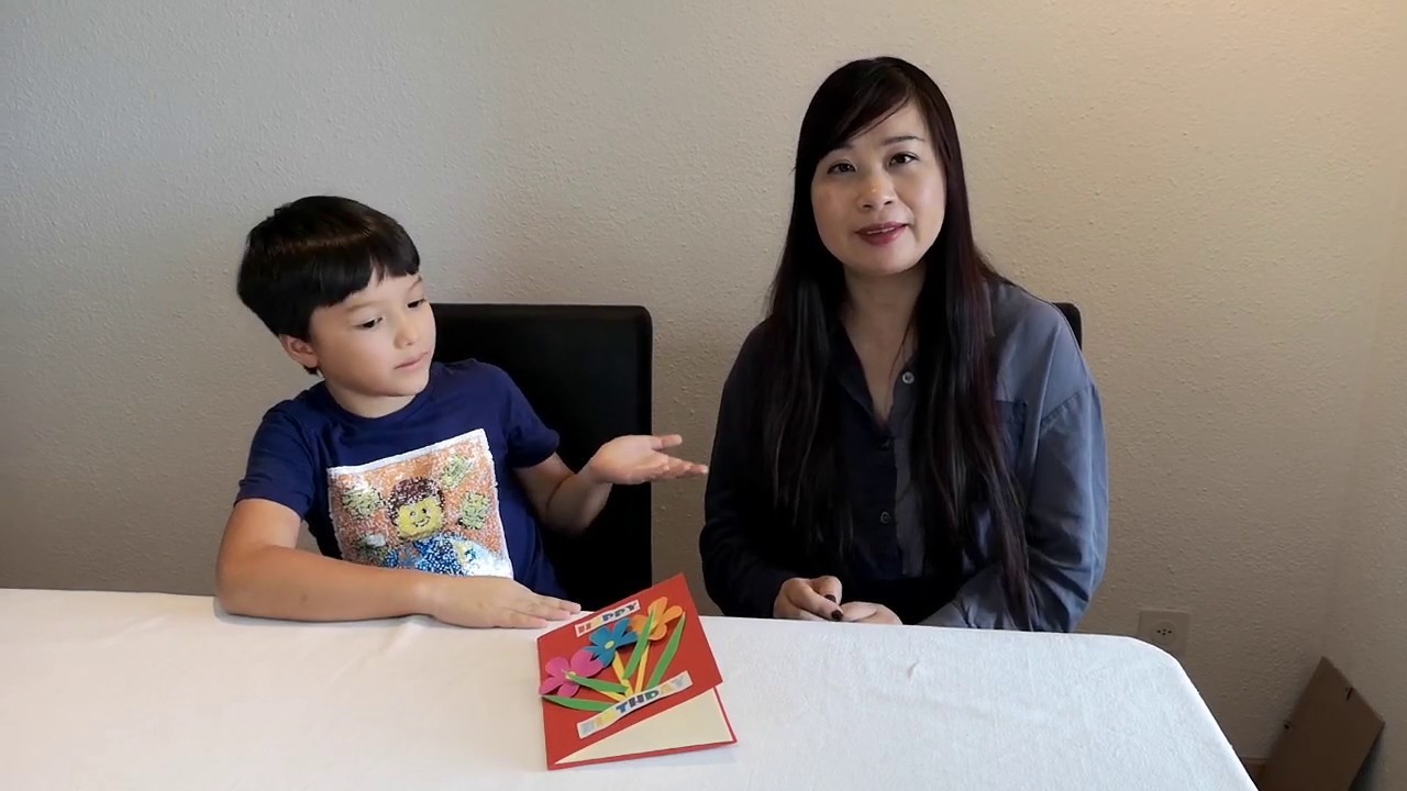 Colin und Mandy zeigen Dir wie man einfach und schnell eine 3D Pop-up Karte machen kann. Viel Spass