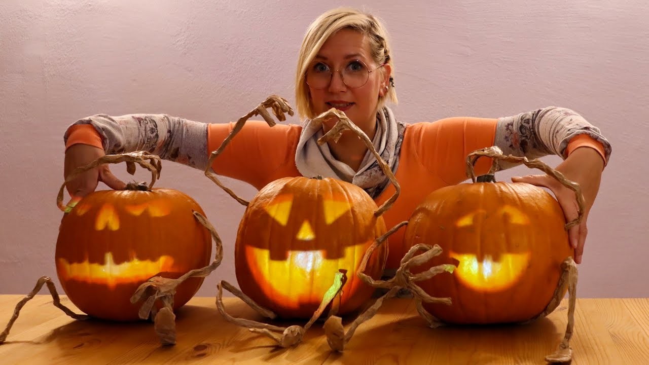 Halloween DIY: Arme und Beine für Kürbis basteln (gruselig!)