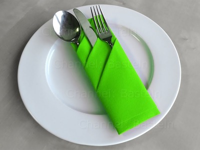 Servietten falten: Bestecktasche falten - Tischdeko für Hochzeit oder Geburtstag