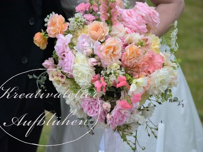 Sommerlicher Brautstrauß mit giftfreien Blumen & Impressionen Tischdekoidee