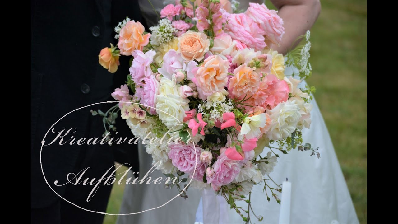 Sommerlicher Brautstrauß mit giftfreien Blumen & Impressionen Tischdekoidee