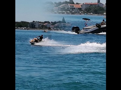 Sommer 2020 Kroatien Fun on the Water Fahren mit JetSki schnell am Wasser Selini Vanili mit Papa