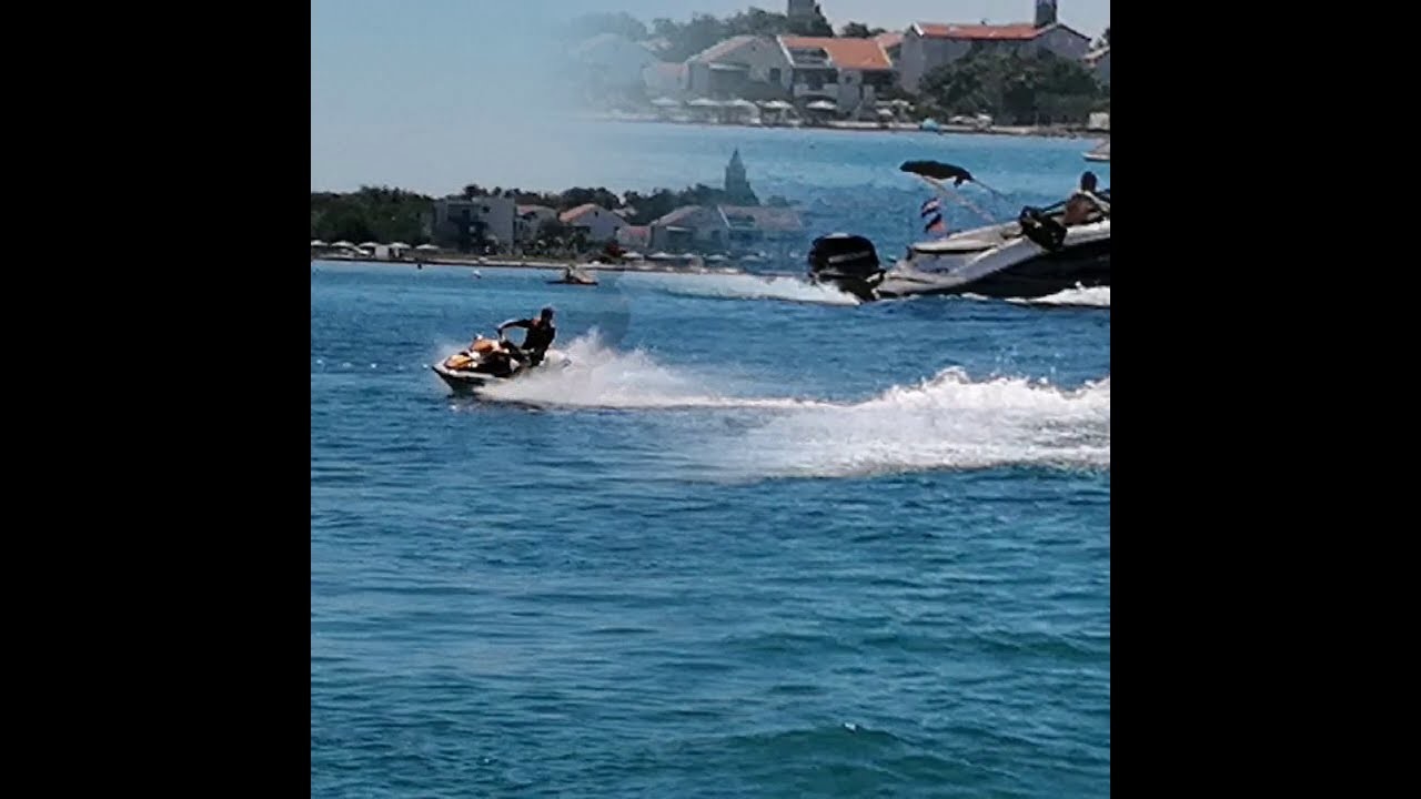 Sommer 2020 Kroatien Fun on the Water Fahren mit JetSki schnell am Wasser Selini Vanili mit Papa