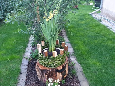 Gartendeko 01 - Korkenzieherweide, Baumstamm, Emailleschüssel, Blumentopf