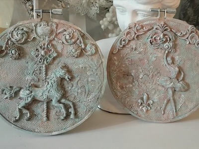 Dekoidee mit Stickrahmen und Ornamenten aus Modelliermasse