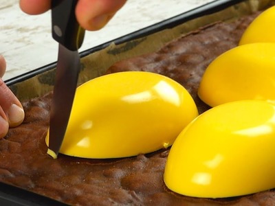 Drück 5 "Eier" aus der Form und leg sie auf dunklen Teig | So entzückend!