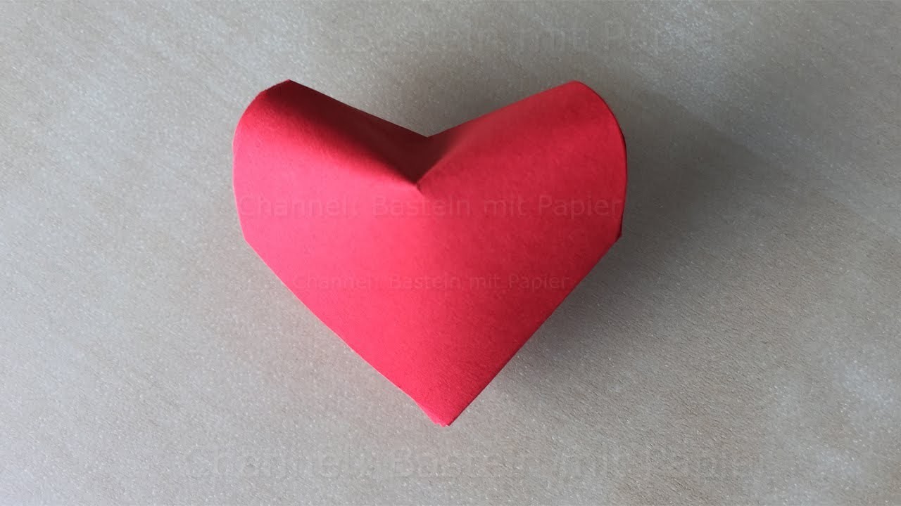 Herz basteln mit Papier. Geschenke selber machen. Basteln zum Geburtstag. Origami Herz als Geschenk