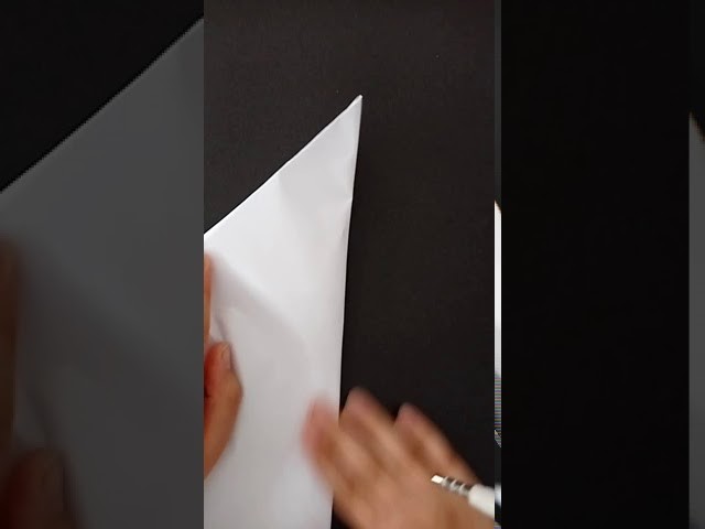 So schnell macht man ein Papierflieger.????