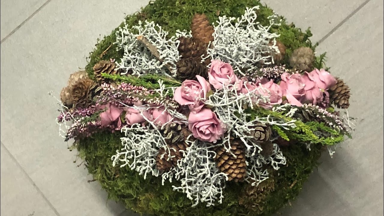 DIY Mooskugel dekorieren für Allerheiligen