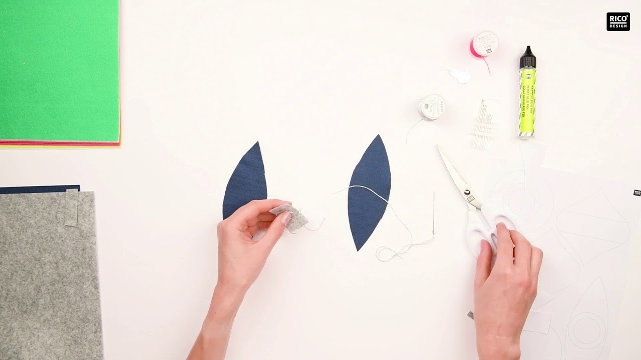 Adventskalender mit Filzanhängern basteln