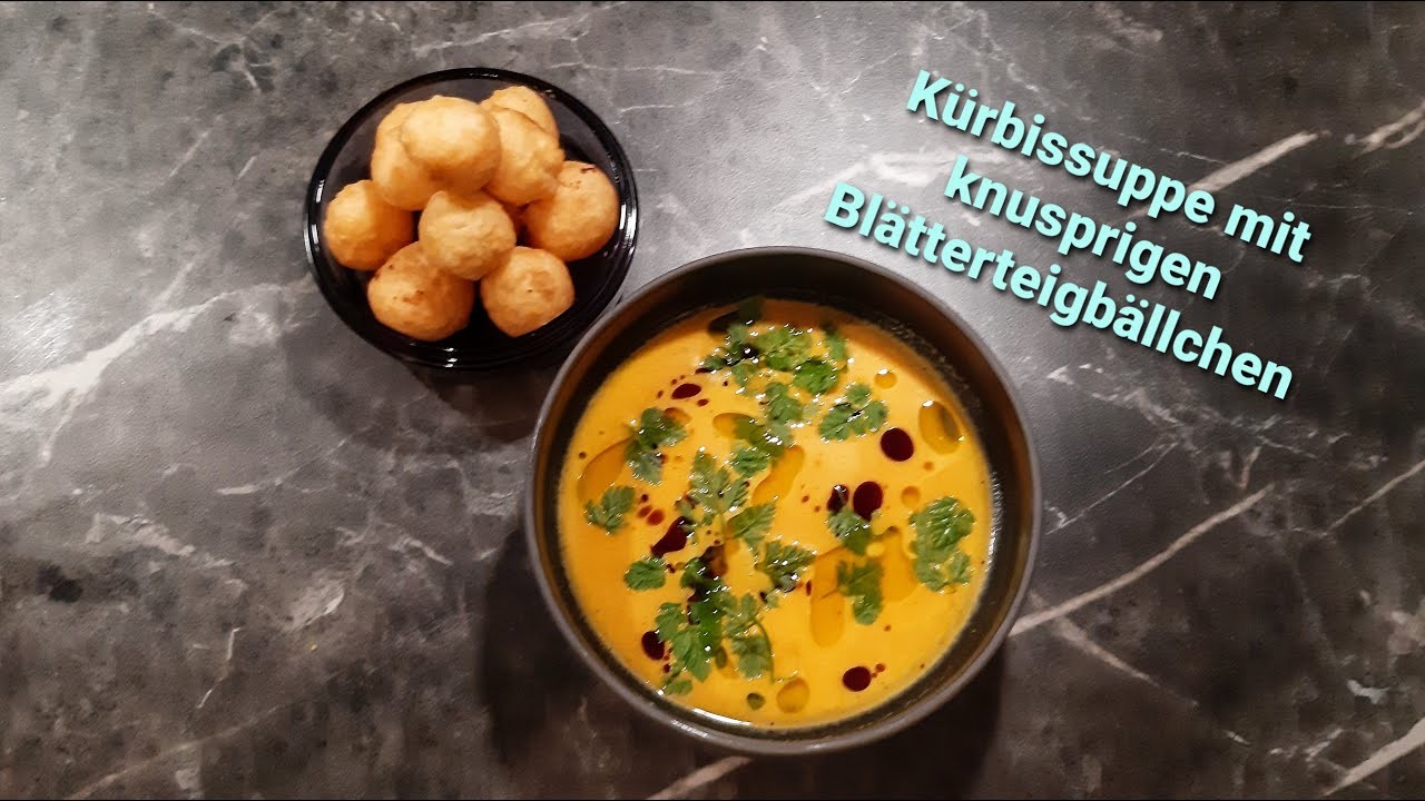 Muskat KÜRBIS-Suppe mit knusprigen Kürbis-Käse-Blätterteigbällchen (vegetarisch)