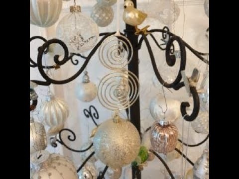 Schöne FENSTERDEKORATION mit Aluminiumdraht und Christbaumkugeln