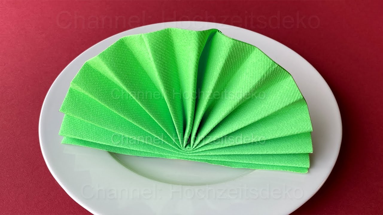 Servietten falten: Fächer - Einfache Tischdeko selber machen für Hochzeit oder Weihnachten