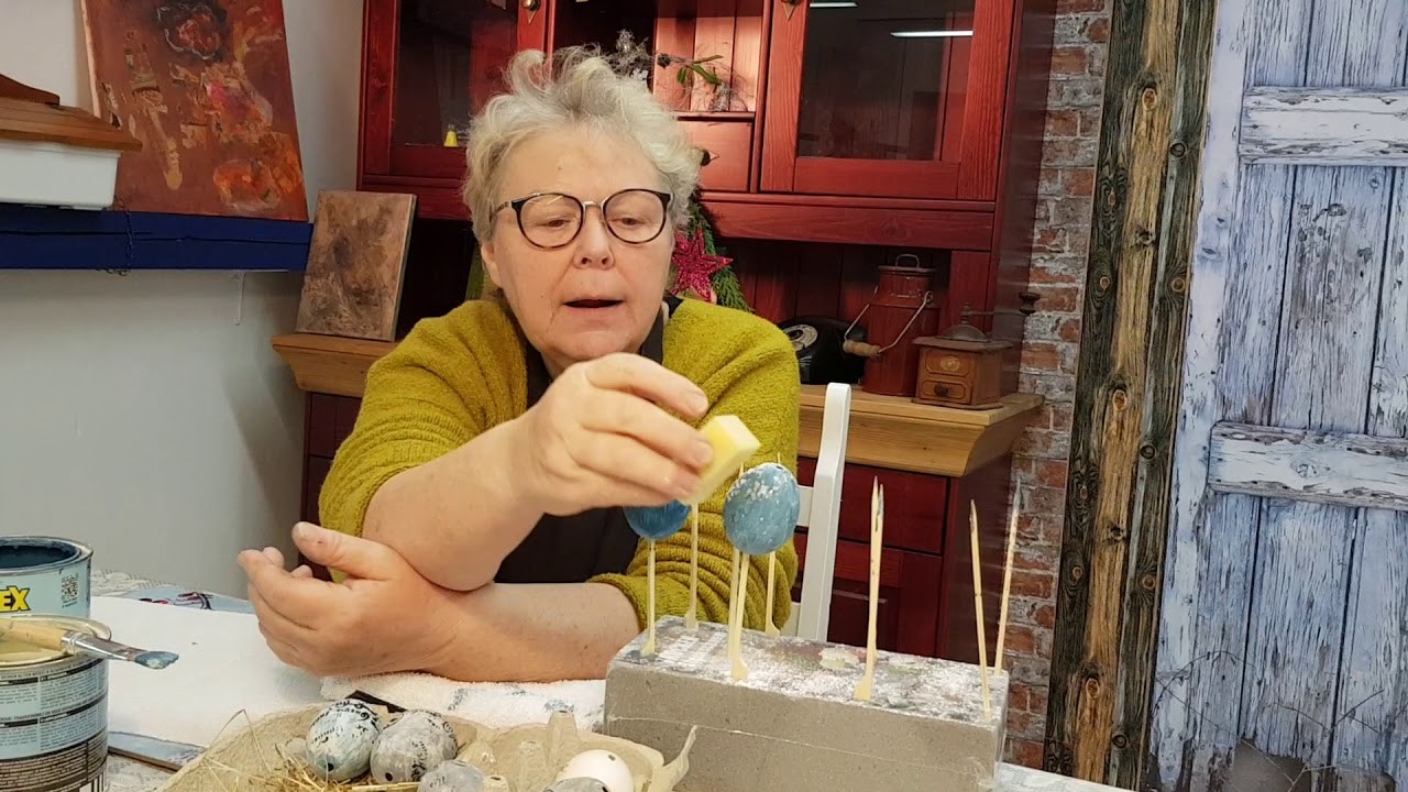 Frühjahrsdeko, Ostergestecke basteln, Ostereier bemalen