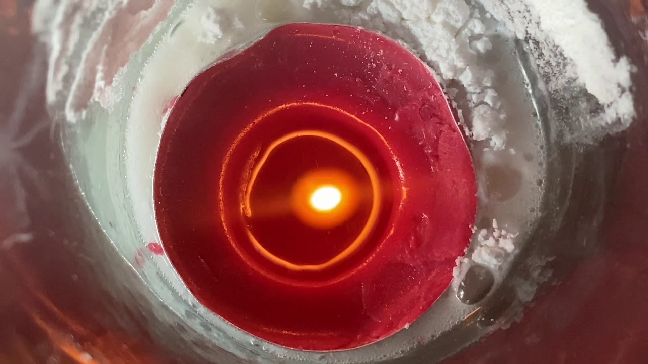 Experiment: Mit Essig und Backpulver Kerzen löschen