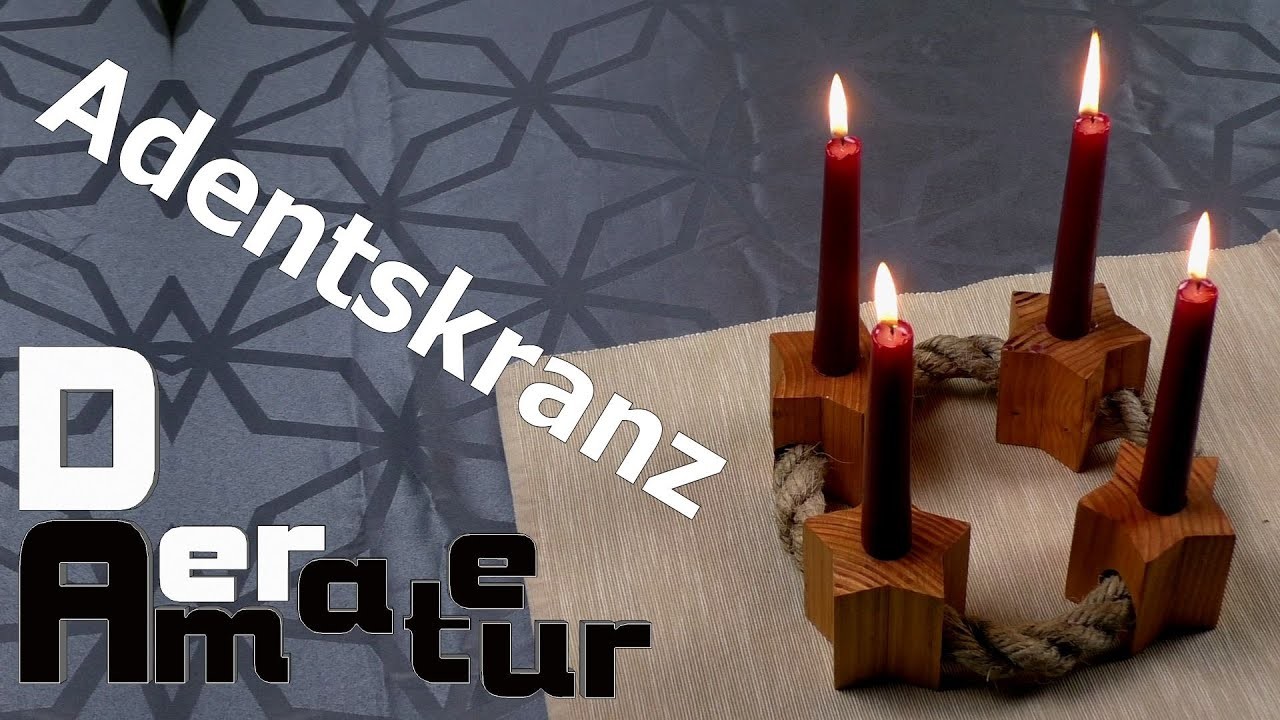 Rustikaler Adventskranz. Kerzenständer