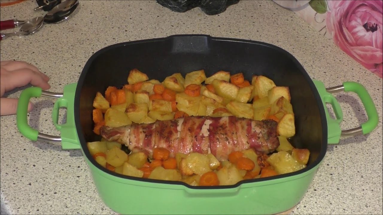 Schweinefilet im Speckmantel mit Kartoffeln und Möhren - One Pott