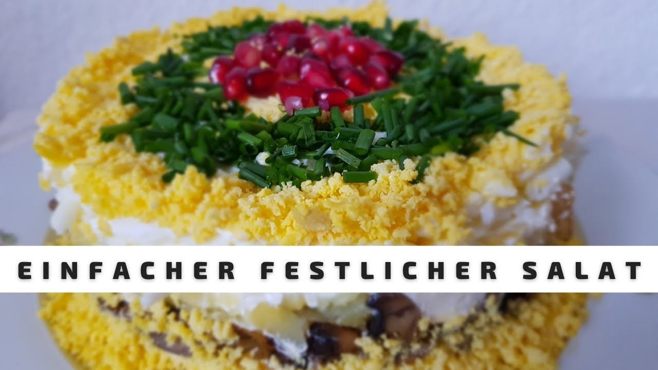 Weihnachtsrezepte. Festlicher Salat. Salat für Weihnachten aus nur Kartoffeln, Eier und Pilze.