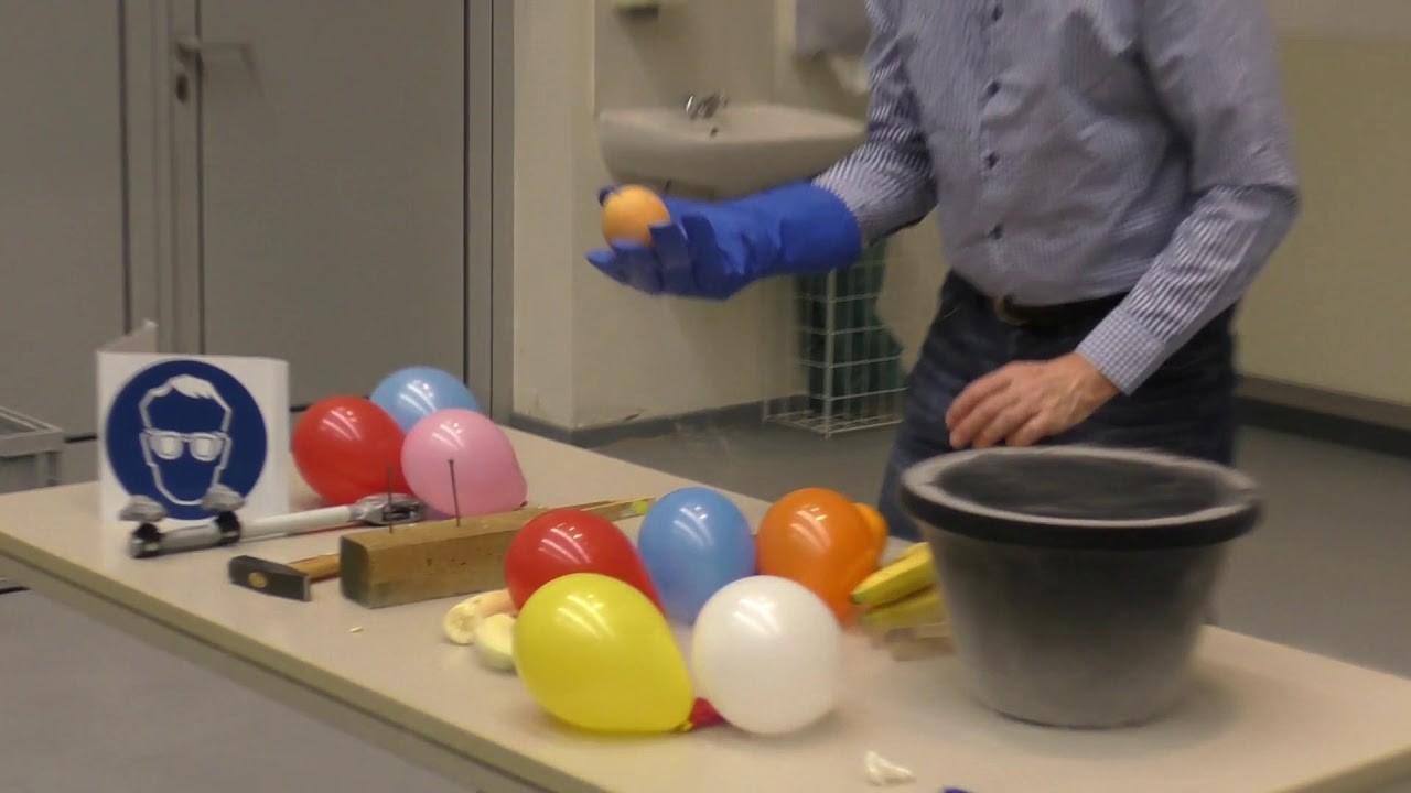 Tag 24: Experimente mit flüssigem Stickstoff bei -196° | Universität Bremen