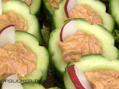 Der passende Snack auf Deinem Buffet | Gefüllte Gurke auf Pumpernickel | Fingerfood | vegetarisch