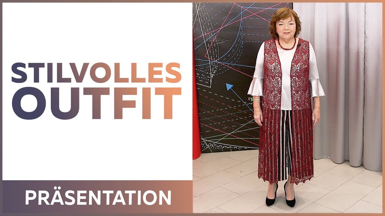 Ein Look aus gekürzter und weiter Hose einer Seidenbluse  und einer langen Spitzenweste Präsentation