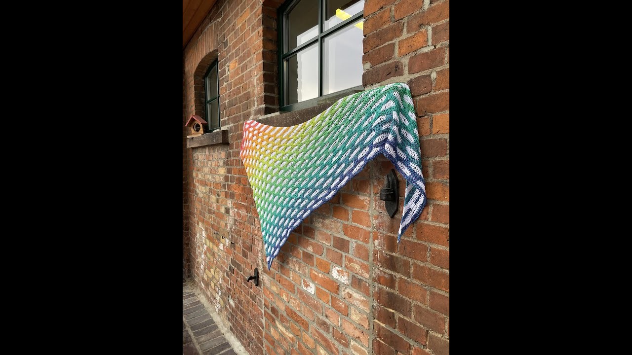 HäkelSet LoLa Turning Relief asymmetrisches Tuch aus Bobbel Farbenfreude häkeln