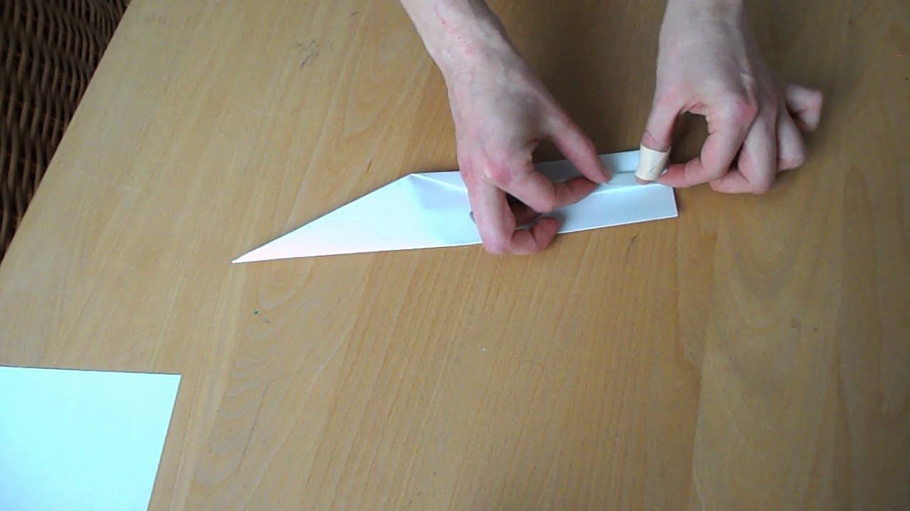 Papierflieger falten