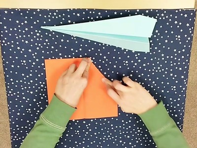 Papierfliegergolf und Papierflieger basteln