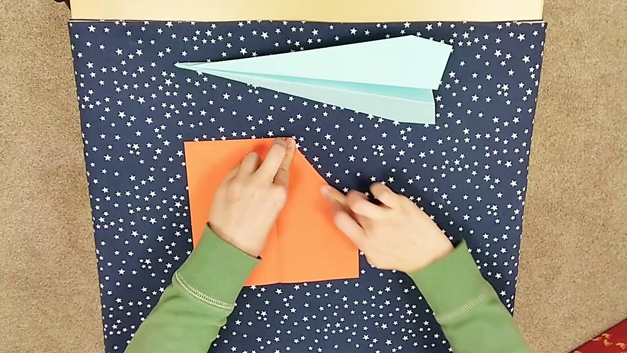 Papierfliegergolf und Papierflieger basteln