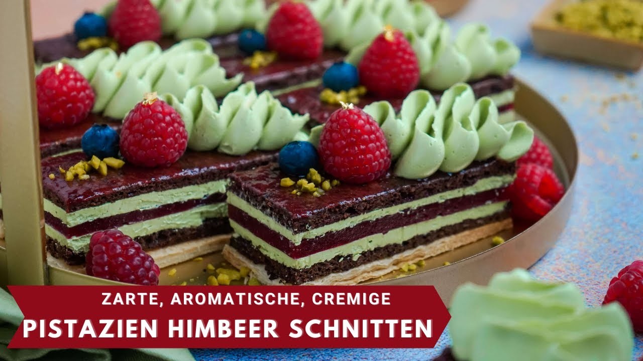 Himbeer Pistazien Schnitten - Blechkuchen 2.0 mit Himbeeren, Schokolade & Pistazien - Kuchenfee